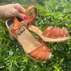 Toffel Hasbeens lather sandals 3” heel